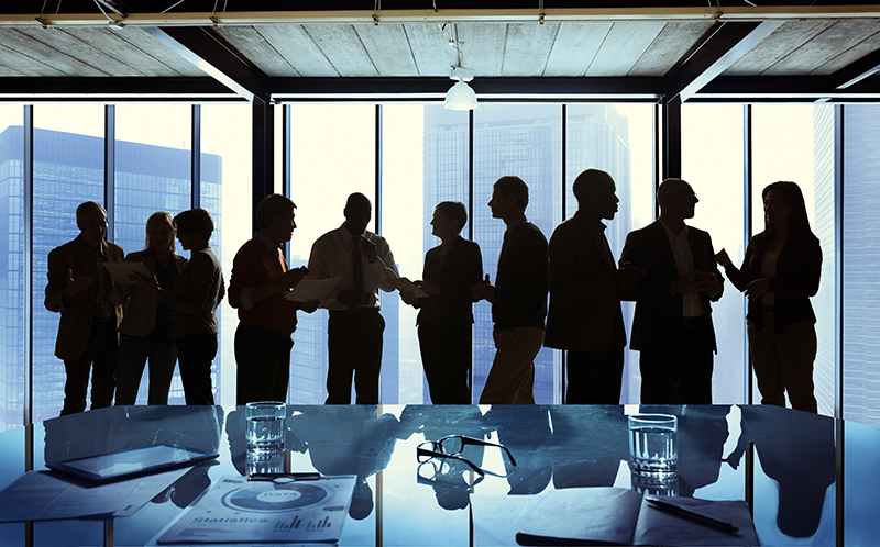 <a href="https://it.freepik.com/foto-gratuito/gruppo-di-business-talking-in-una-riunione_2911122.htm#&position=10&from_view=search">Immagine di rawpixel.com</a> su Freepik